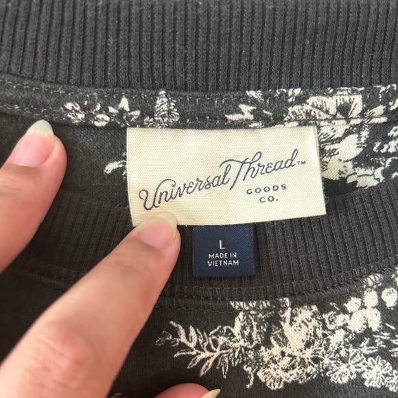 🎥NWOT Sweater🎥 - Picture 2 of 4